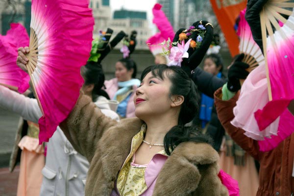 &copy; 2006, Peter Marshall. New Year Parade